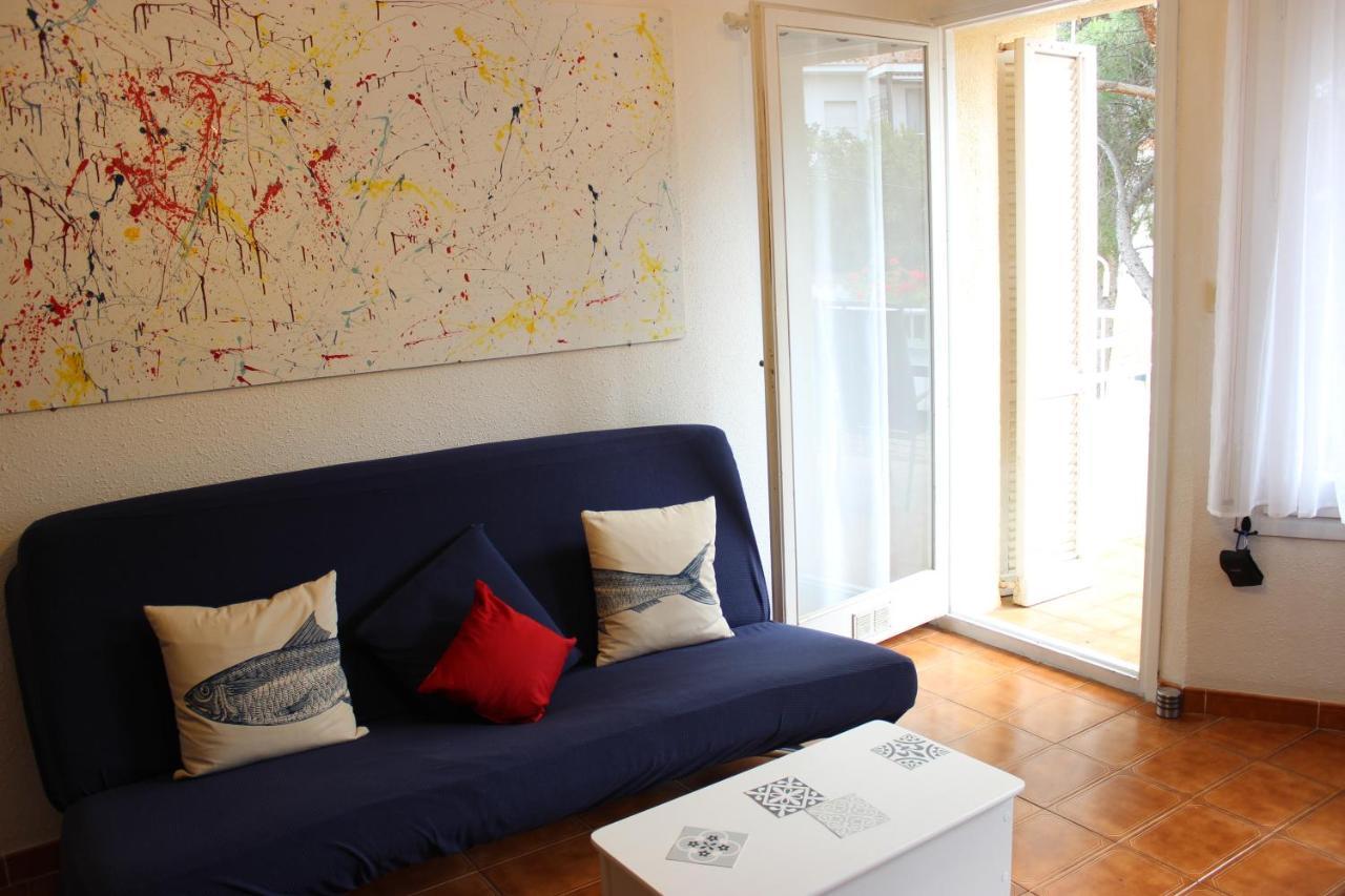 Luxury 4 Bed Apartment On Coastal Footpath At Cap Ras Llança Exterior foto